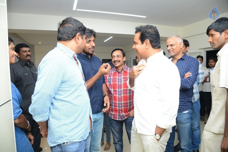KTR Watches Pelli Choopulu Movie - 12 / 27 photos
