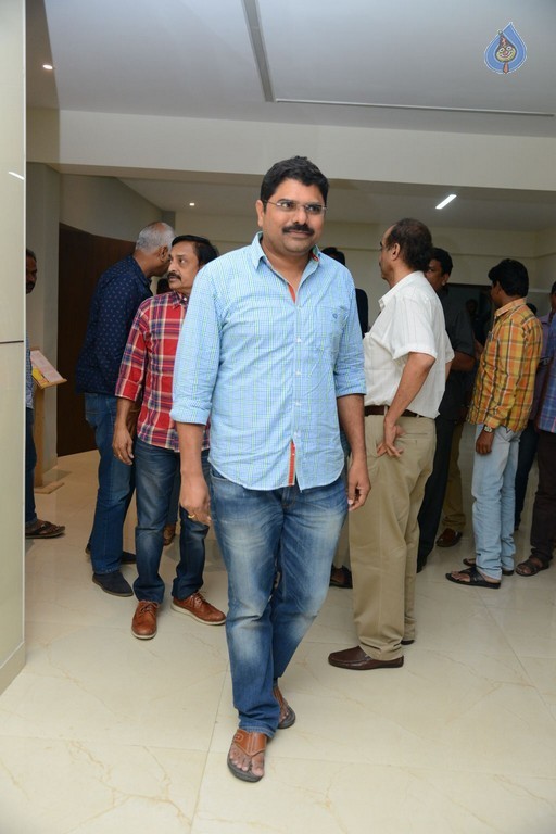 KTR Watches Pelli Choopulu Movie - 14 / 27 photos