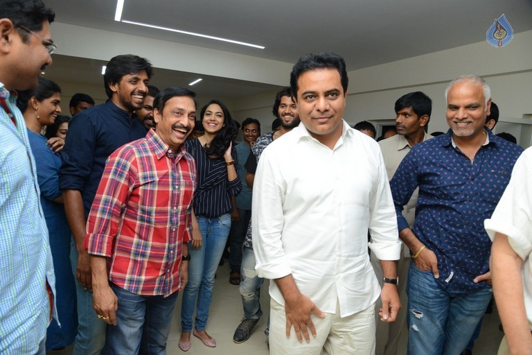 KTR Watches Pelli Choopulu Movie - 15 / 27 photos