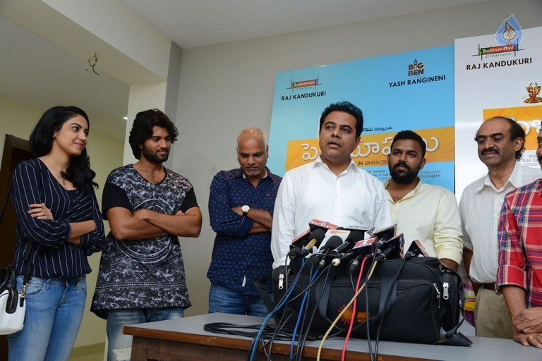 KTR Watches Pelli Choopulu Movie - 17 / 27 photos