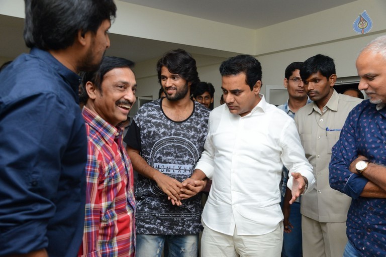 KTR Watches Pelli Choopulu Movie - 21 / 27 photos