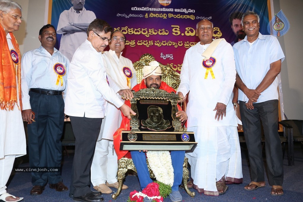 KV Reddy Award Presentation to Sukumar - 75 / 194 photos