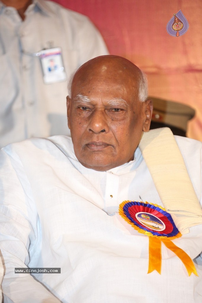 KV Reddy Award Presentation to Sukumar - 80 / 194 photos