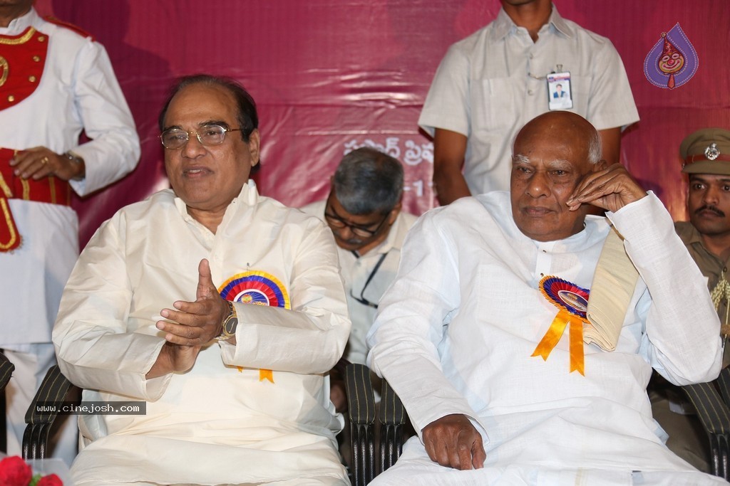 KV Reddy Award Presentation to Sukumar - 82 / 194 photos