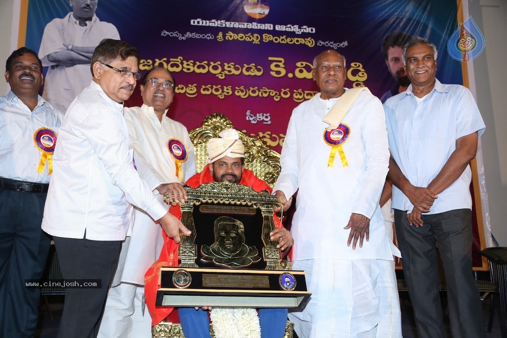 KV Reddy Award Presentation to Sukumar - 92 / 194 photos