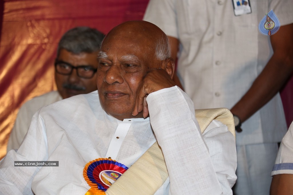 KV Reddy Award Presentation to Sukumar - 168 / 194 photos