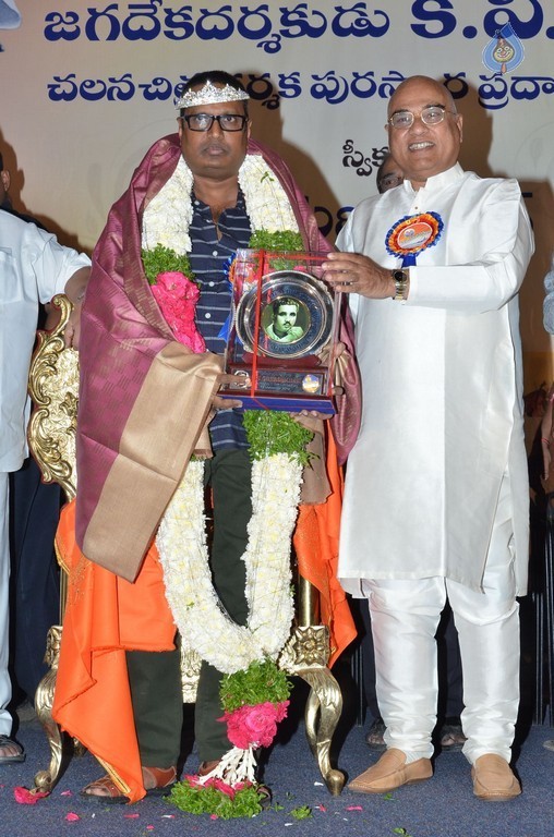 KV Reddy award to Gunasekhar - 32 / 52 photos