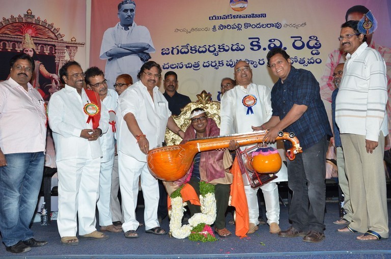 KV Reddy award to Gunasekhar - 38 / 52 photos