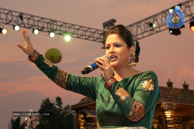 Lepakshi Utsavam 2018 Day 01 - 19 / 38 photos