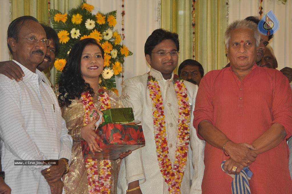 Lyricist Piraisudan Daughter Wedding Reception - 92 / 122 photos