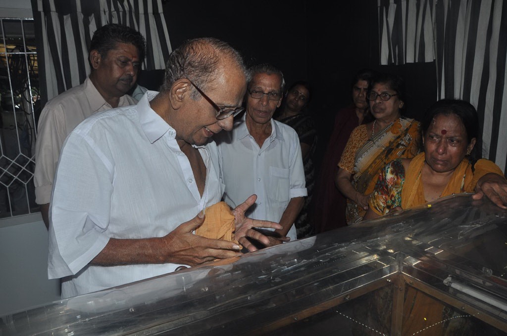 Lyricist Vaali Condolence Photos - 12 / 99 photos