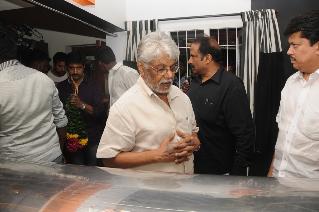 Lyricist Vaali Condolence Photos - 13 / 99 photos