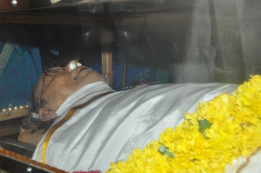 Lyricist Vaali Condolence Photos - 30 / 99 photos