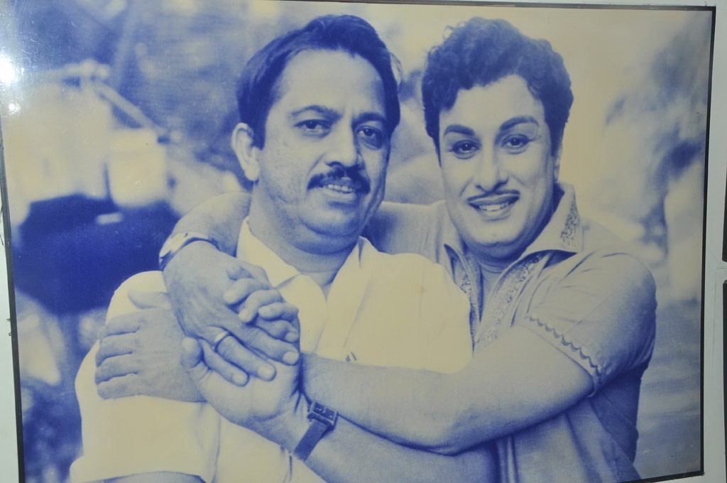 Lyricist Vaali Condolence Photos - 32 / 99 photos