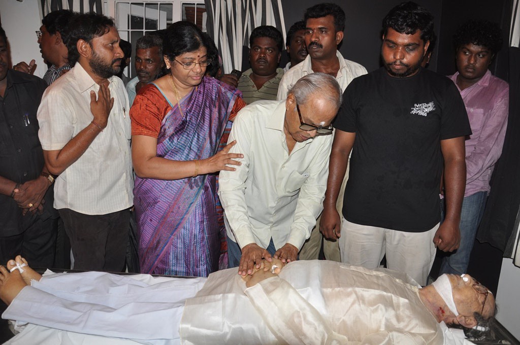 Lyricist Vaali Condolence Photos - 33 / 99 photos