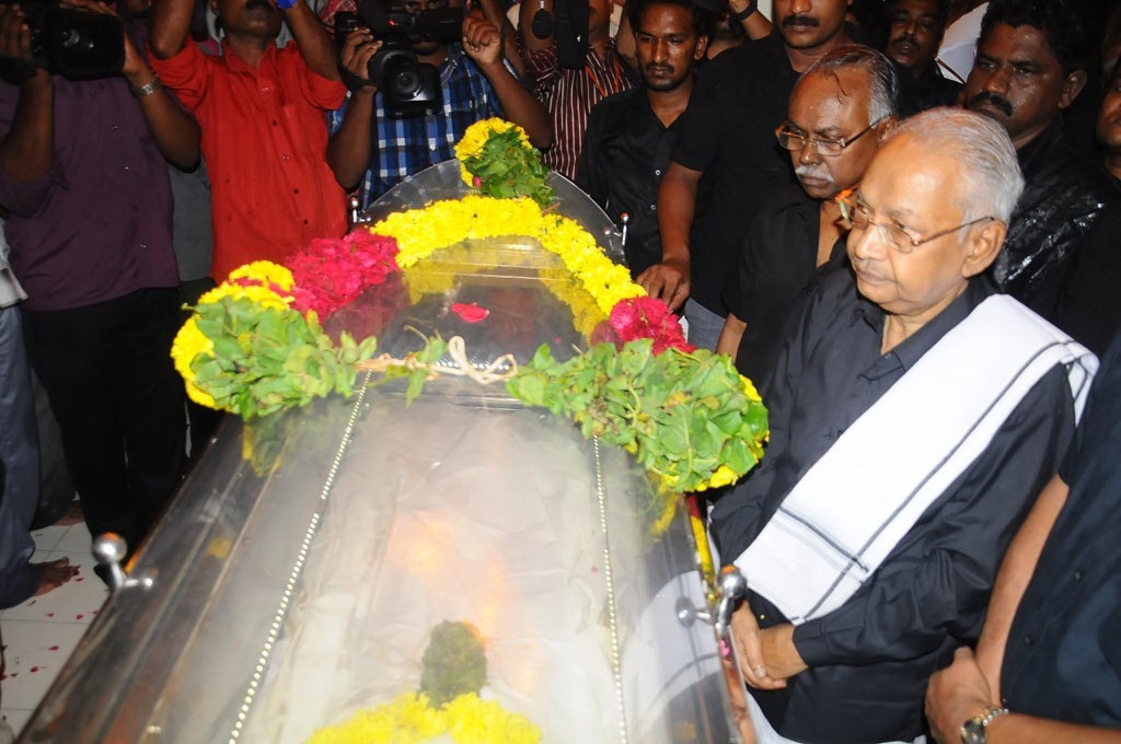 Lyricist Vaali Condolence Photos - 51 / 99 photos