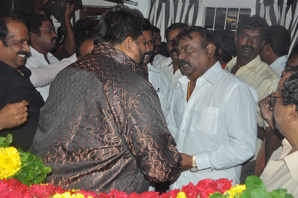 Lyricist Vaali Condolence Photos - 72 / 99 photos
