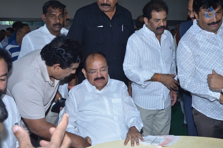 M Venkaiah Naidu Atmiya Abhinandana Sabha - 60 / 105 photos