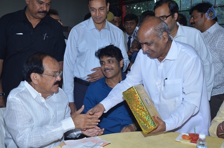 M Venkaiah Naidu Atmiya Abhinandana Sabha - 99 / 105 photos
