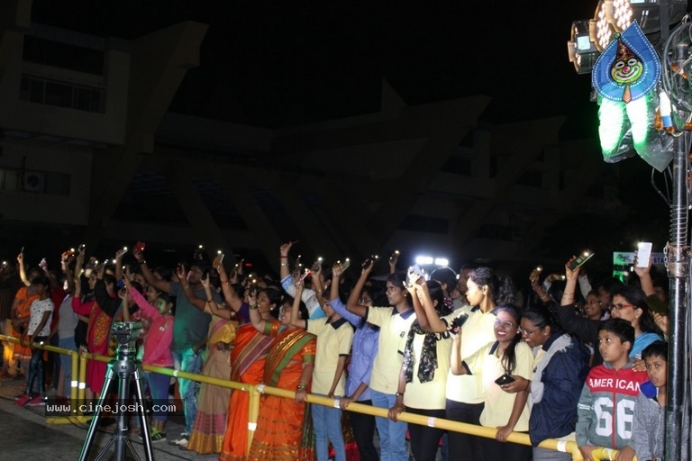 Magic FM Freedom Walk - 5 / 12 photos