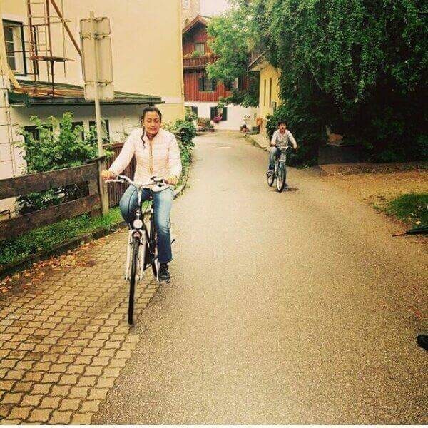 Mahesh Babu Family Holiday Tour Photos - 1 / 13 photos