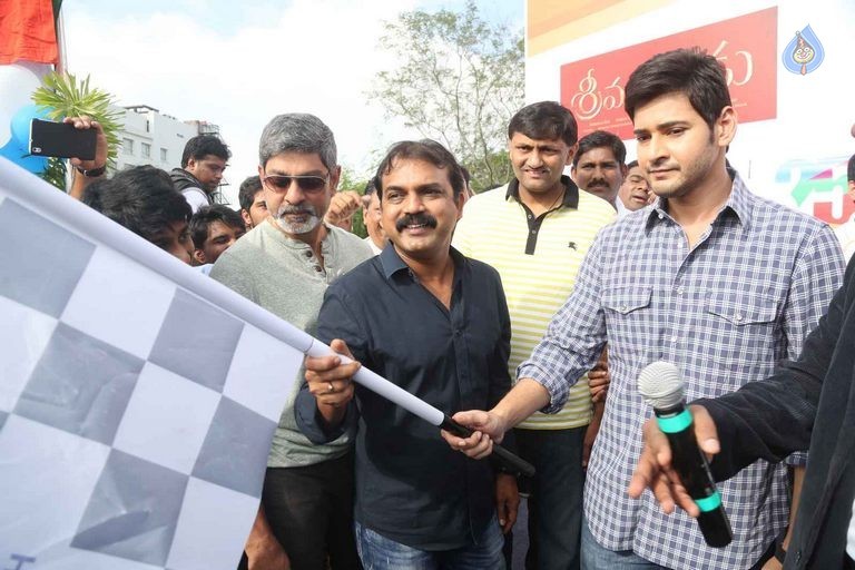 Mahesh Babu flags off Chak De India Ride - 3 / 42 photos
