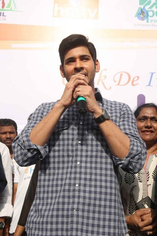 Mahesh Babu flags off Chak De India Ride - 7 / 42 photos