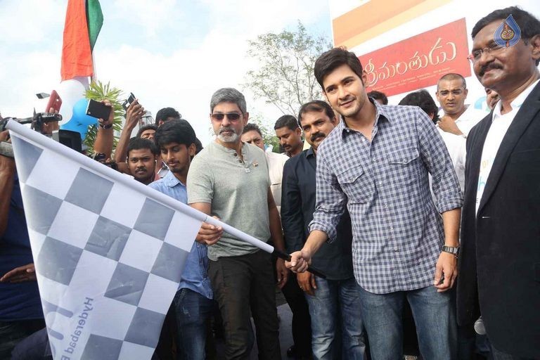 Mahesh Babu flags off Chak De India Ride - 11 / 42 photos