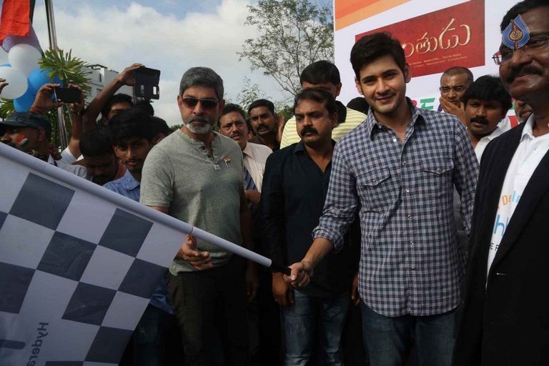 Mahesh Babu flags off Chak De India Ride - 13 / 42 photos