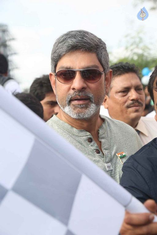 Mahesh Babu flags off Chak De India Ride - 18 / 42 photos