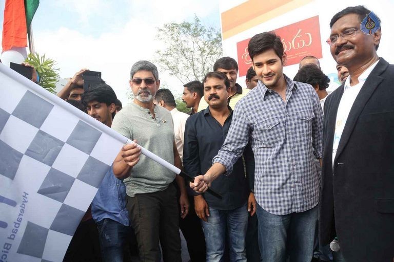 Mahesh Babu flags off Chak De India Ride - 25 / 42 photos