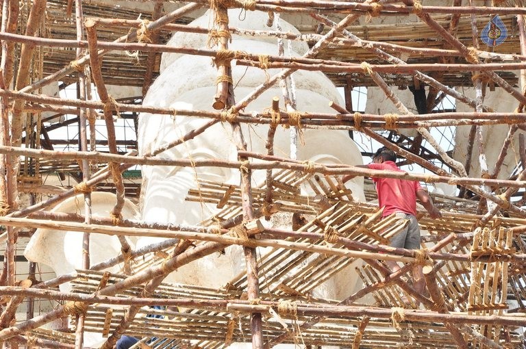 Making of Khairatabad Ganesh 2015 Photos - 22 / 59 photos