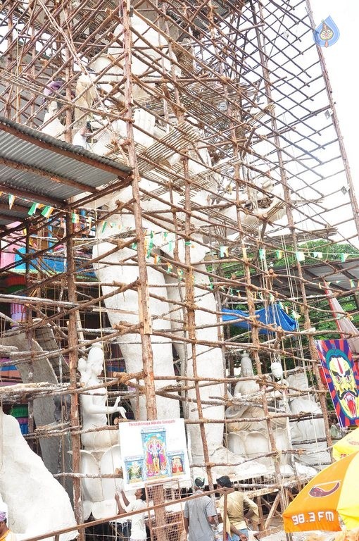 Making of Khairatabad Ganesh 2015 Photos - 33 / 59 photos