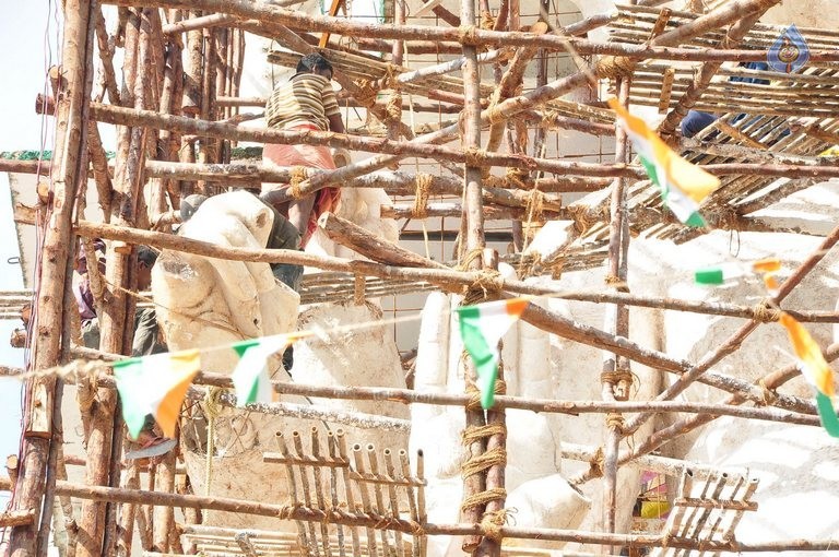 Making of Khairatabad Ganesh 2015 Photos - 37 / 59 photos