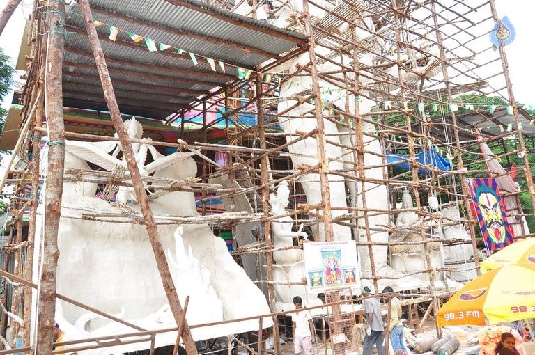 Making of Khairatabad Ganesh 2015 Photos - 41 / 59 photos