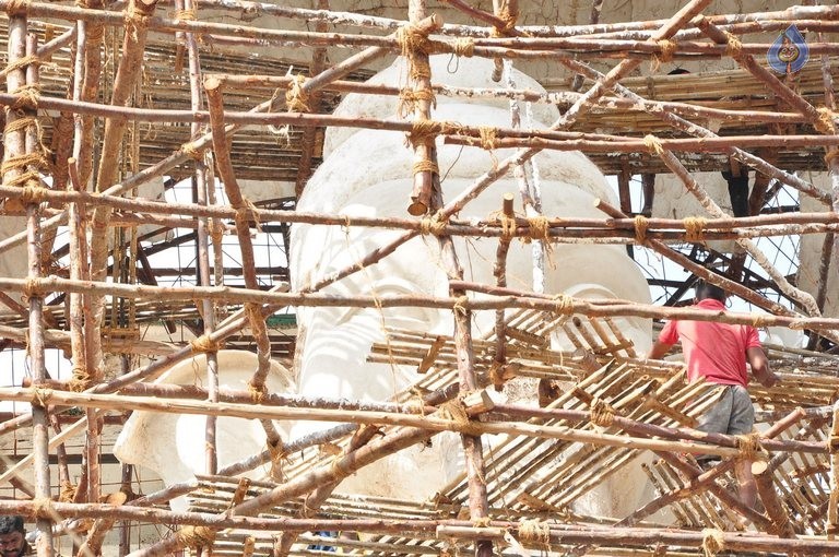 Making of Khairatabad Ganesh 2015 Photos - 46 / 59 photos