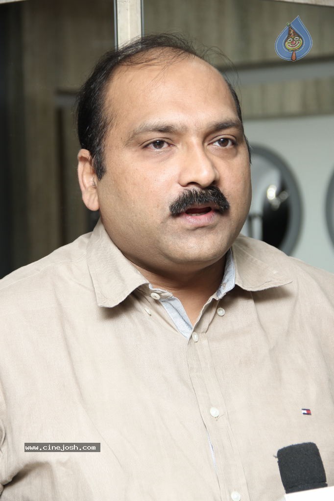 Malabar Gold Scholarships For Poor Girls Students - 22 / 30 photos