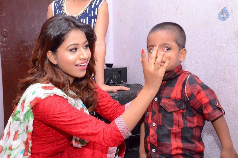 Manali Rathod Rakhi Celebrations at Mathru Devo Bhava Charitable Trust - 1 / 16 photos