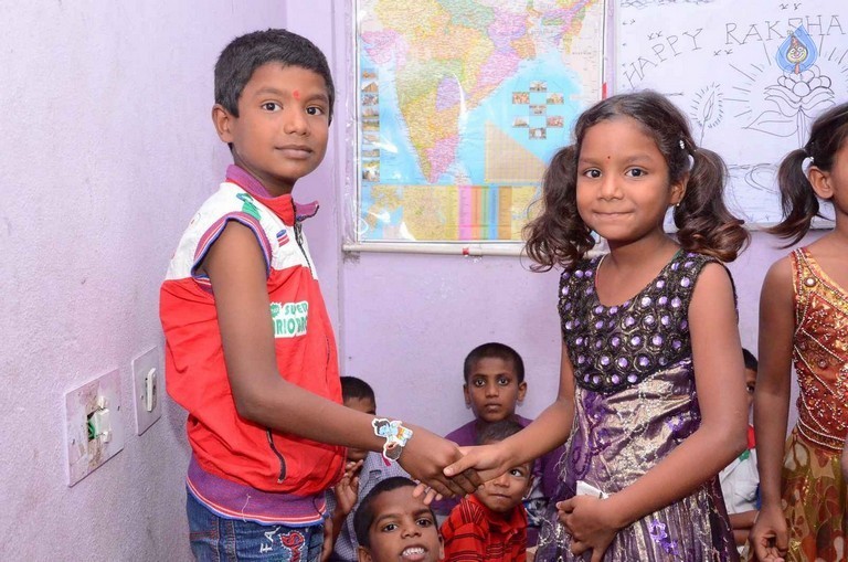 Manali Rathod Rakhi Celebrations at Mathru Devo Bhava Charitable Trust - 9 / 16 photos