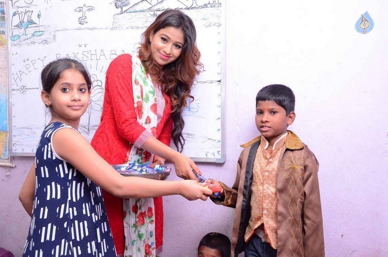 Manali Rathod Rakhi Celebrations at Mathru Devo Bhava Charitable Trust - 11 / 16 photos