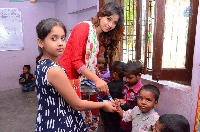 Manali Rathod Rakhi Celebrations at Mathru Devo Bhava Charitable Trust - 16 / 16 photos