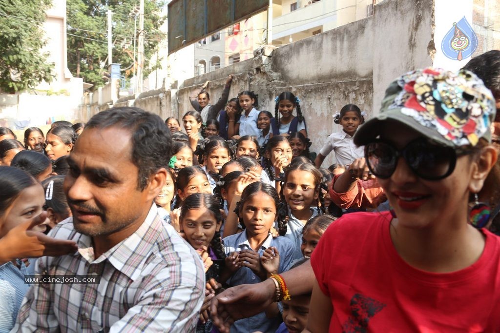 Manchu Lakshmi Participates in Swachh Bharat - 4 / 91 photos