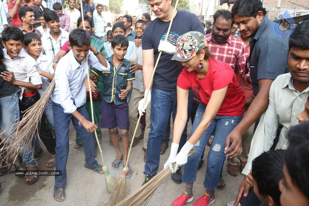 Manchu Lakshmi Participates in Swachh Bharat - 5 / 91 photos