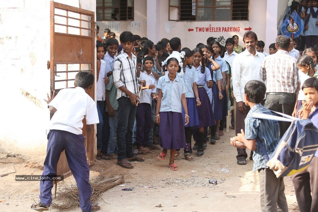 Manchu Lakshmi Participates in Swachh Bharat - 21 / 91 photos
