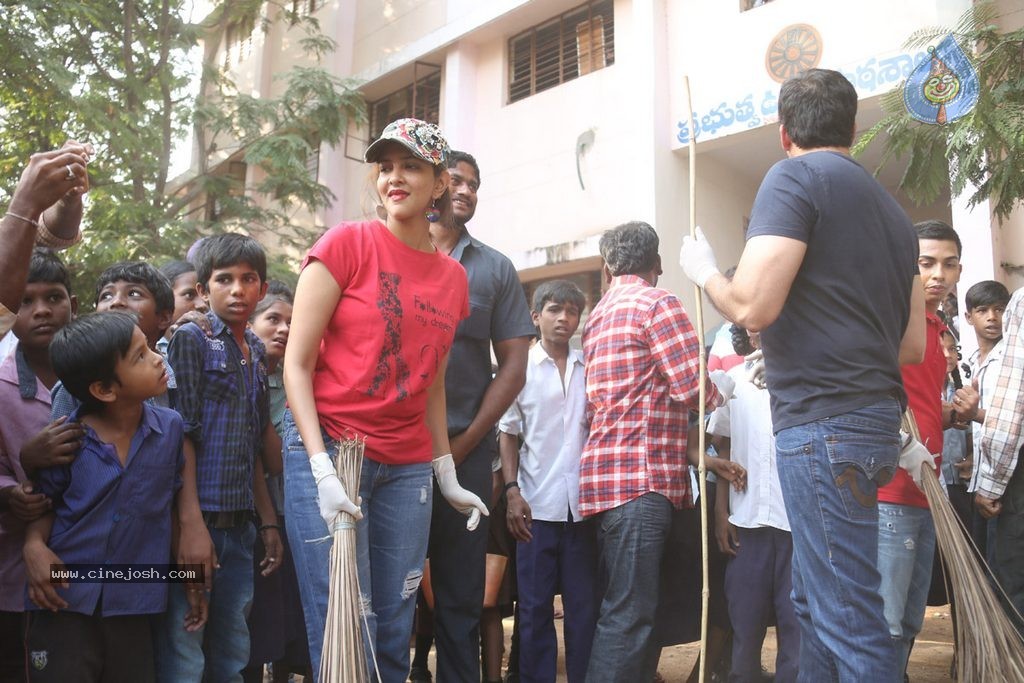 Manchu Lakshmi Participates in Swachh Bharat - 42 / 91 photos