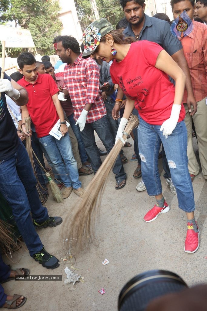 Manchu Lakshmi Participates in Swachh Bharat - 57 / 91 photos