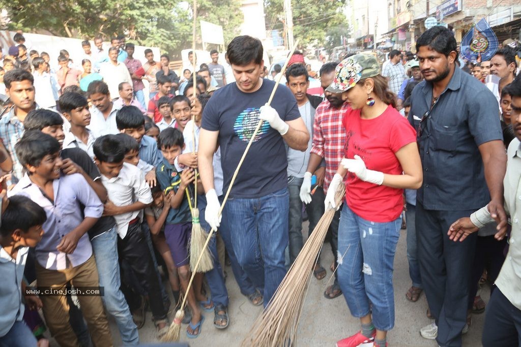Manchu Lakshmi Participates in Swachh Bharat - 73 / 91 photos