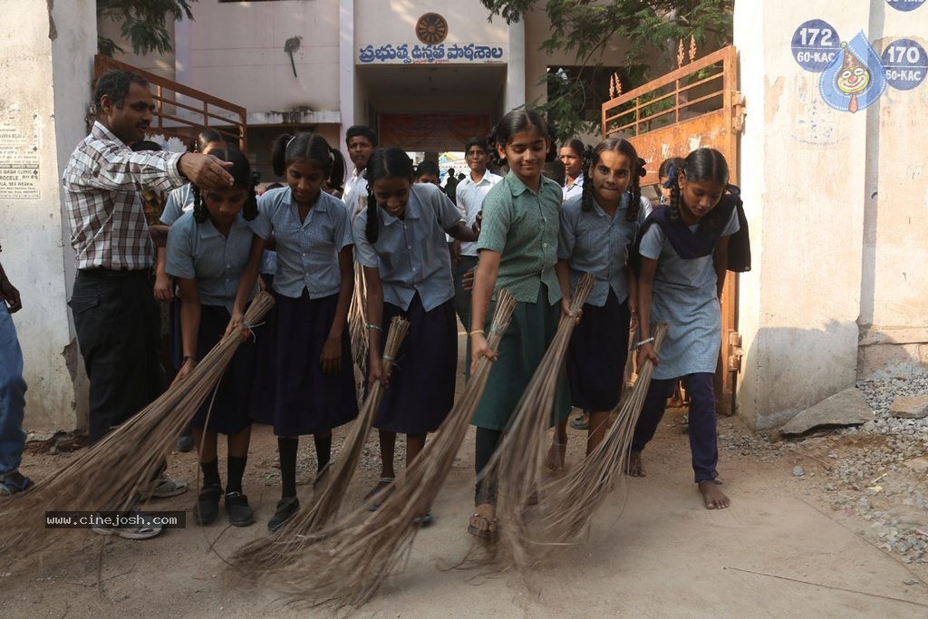 Manchu Lakshmi Participates in Swachh Bharat - 80 / 91 photos