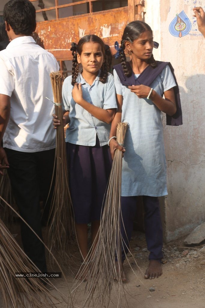 Manchu Lakshmi Participates in Swachh Bharat - 84 / 91 photos
