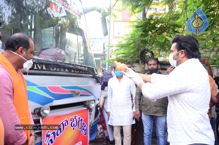 Manchu Manoj Arranged Buses  - 6 / 12 photos
